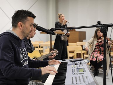 /A/2025/4/C/Biskup Gorski susreo se s katekumenima i odraslim pripravnicima za sakramente kršćanske inicijacije (6).JPG