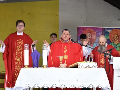 /A/2025/4/C/Šalatski sjemeništarci proslavili Cvjetnicu u zagrebačkim Bešićima (1).jpg