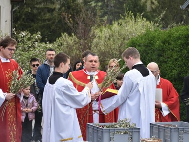 /A/2025/4/C/Šalatski sjemeništarci proslavili Cvjetnicu u zagrebačkim Bešićima (2).jpg