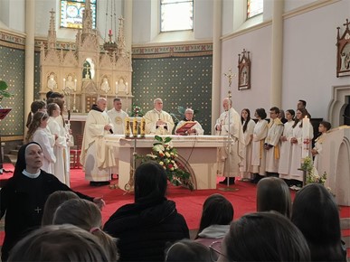 /A/2025/4/D/Biskup Gorski predvodio misno slavlje Nedjelje uskrsnuća Gospodnjega u Krapini (3).jpg