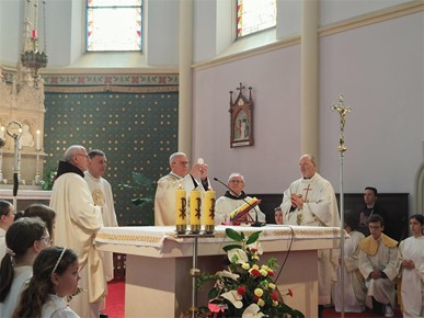 /A/2025/4/D/Biskup Gorski predvodio misno slavlje Nedjelje uskrsnuća Gospodnjega u Krapini (4).jpg