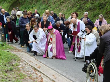 /A/2025/4/D/Održan križni put za osobe s invaliditetom i vjernike grada Zagreba (2).jpg