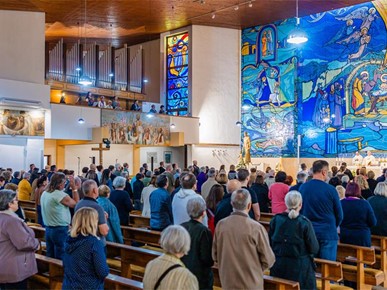 /A/2025/4/E/250423-PapaFranjoSente (1).jpg