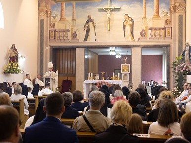 /A/2025/4/E/Nadbiskup Kutleša predvodio misno slavlje na blagdan bl. Ozane Kotorske u Trnju (7).jpg