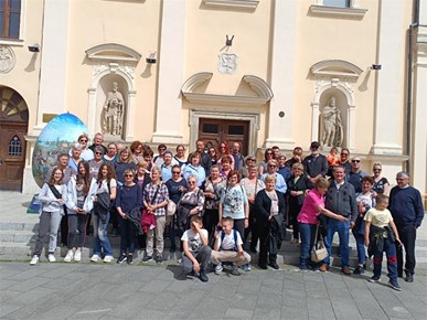 /A/2025/4/E/vugrovečki hodočasnici ispred crkve sv.Nikole.jpg