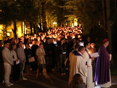 /A/2025/4/Križni put za mlade na Ksaveru/250411 Križni put za mlade na Ksaveru (13).JPG