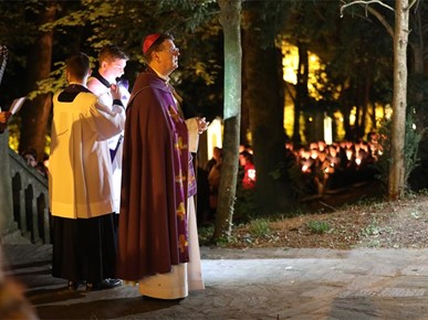 /A/2025/4/Križni put za mlade na Ksaveru/250411 Križni put za mlade na Ksaveru (15).JPG