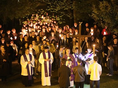 /A/2025/4/Križni put za mlade na Ksaveru/250411 Križni put za mlade na Ksaveru (18).JPG