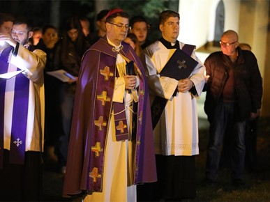 /A/2025/4/Križni put za mlade na Ksaveru/250411 Križni put za mlade na Ksaveru (19).JPG