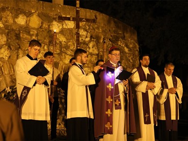 /A/2025/4/Križni put za mlade na Ksaveru/250411 Križni put za mlade na Ksaveru (25).JPG