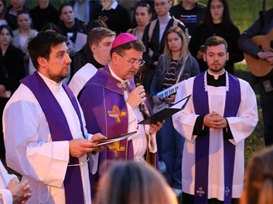 /A/2025/4/Križni put za mlade na Ksaveru/250411 Križni put za mlade na Ksaveru (3).JPG