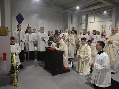 /A/2025/4/Misa večere Gospodnje - Veliki četvrtak/Nadbiskup Kutleša predvodio Misu večere Gospodnje (20).JPG