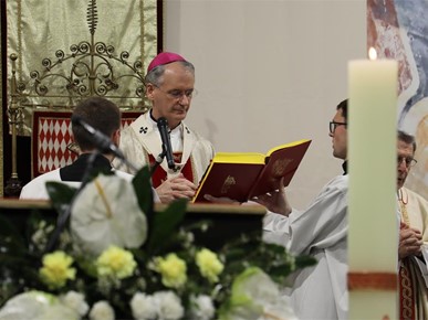 /A/2025/4/Vazmeno bdjenje - Velika subota/Nadbiskup Kutleša predvodio Vazmeno bdjenje (16).JPG