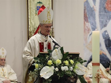 /A/2025/4/Vazmeno bdjenje - Velika subota/Nadbiskup Kutleša predvodio Vazmeno bdjenje (19).JPG