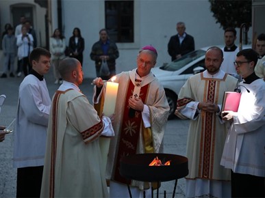 /A/2025/4/Vazmeno bdjenje - Velika subota/Nadbiskup Kutleša predvodio Vazmeno bdjenje (2).JPG