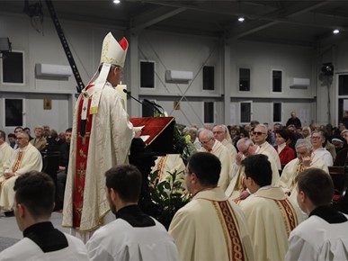 /A/2025/4/Vazmeno bdjenje - Velika subota/Nadbiskup Kutleša predvodio Vazmeno bdjenje (20).JPG