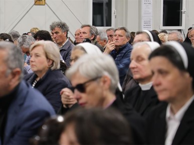 /A/2025/4/Vazmeno bdjenje - Velika subota/Nadbiskup Kutleša predvodio Vazmeno bdjenje (21).JPG