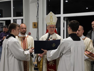 /A/2025/4/Vazmeno bdjenje - Velika subota/Nadbiskup Kutleša predvodio Vazmeno bdjenje (22).JPG