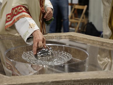 /A/2025/4/Vazmeno bdjenje - Velika subota/Nadbiskup Kutleša predvodio Vazmeno bdjenje (23).JPG