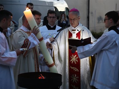 /A/2025/4/Vazmeno bdjenje - Velika subota/Nadbiskup Kutleša predvodio Vazmeno bdjenje (3).JPG