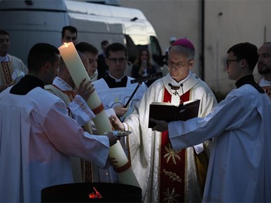 /A/2025/4/Vazmeno bdjenje - Velika subota/Nadbiskup Kutleša predvodio Vazmeno bdjenje (4).JPG