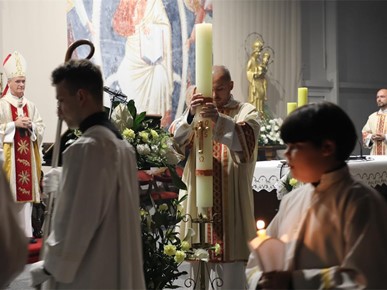 /A/2025/4/Vazmeno bdjenje - Velika subota/Nadbiskup Kutleša predvodio Vazmeno bdjenje (7).JPG