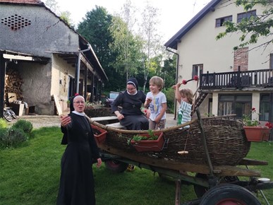 /A/2025/5/A/Generacijski susret Milosrdnih sestara sv. Križa (2).jpeg