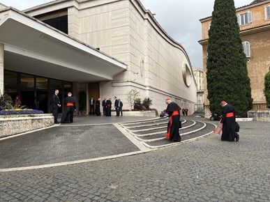 /A/2025/5/A/Sva 133 kardinala izbornika stigla u Rim uoči konklave (3).jpeg