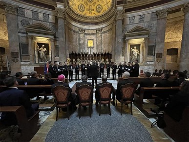 /A/2025/5/B/Kardinal Bozanić prisustvovao koncertu Vokalista ansambla LADO u Rimu (7).jpg