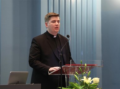 /A/2025/5/Dodjela diploma đakonima/Nadbiskup Kutleša đakonima dodijelio diplome o postignutoj svećeničkoj spremi (1).JPG