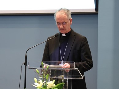 /A/2025/5/Dodjela diploma đakonima/Nadbiskup Kutleša đakonima dodijelio diplome o postignutoj svećeničkoj spremi (3).JPG