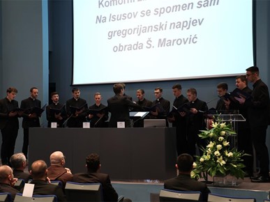 /A/2025/5/Dodjela diploma đakonima/Nadbiskup Kutleša đakonima dodijelio diplome o postignutoj svećeničkoj spremi (6).JPG