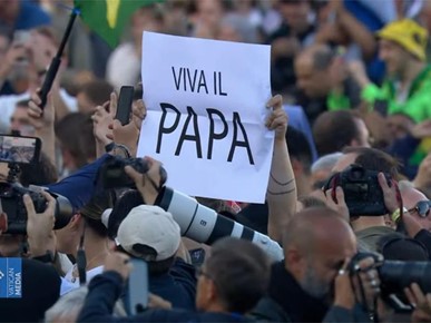 /A/2025/5/HABEMUS PAPAM/Habemus Papam (1).jpeg