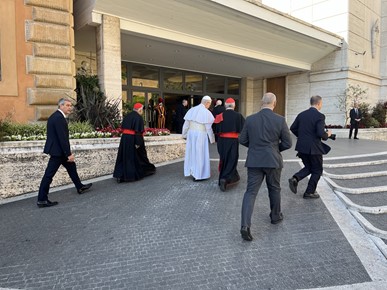 /A/2025/5/HABEMUS PAPAM/prvi susret pape Lava XIV s kardinalima (4).jpeg