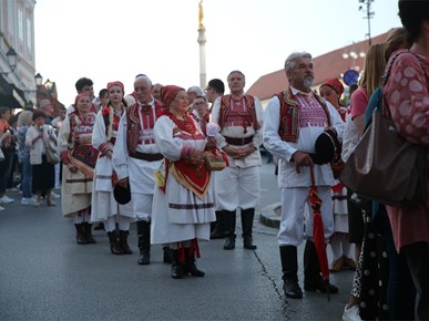 /A/2025/5/Majka Božja od Kamenitih vrata/250531 procesija (2).JPG