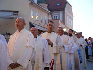 /A/2025/5/Majka Božja od Kamenitih vrata/250531 procesija (5).JPG