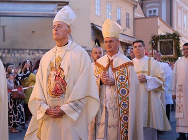 /A/2025/5/Majka Božja od Kamenitih vrata/250531 procesija (7).JPG