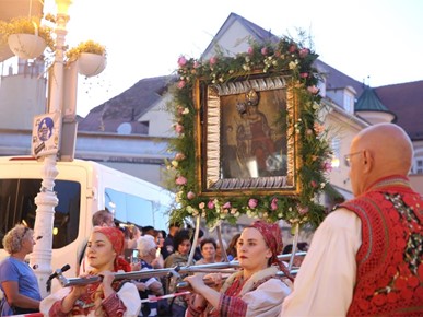 /A/2025/5/Majka Božja od Kamenitih vrata/250531 procesija (9).JPG