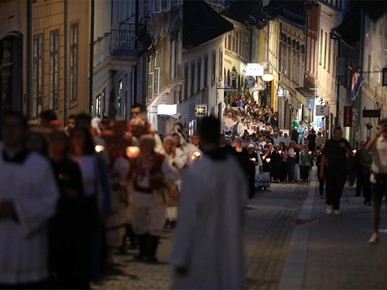 /A/2025/5/Majka Božja od Kamenitih vrata/250531 procesija_ (13).JPG