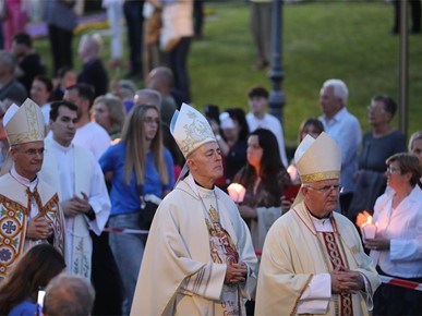 /A/2025/5/Majka Božja od Kamenitih vrata/250531 procesija_ (7).JPG