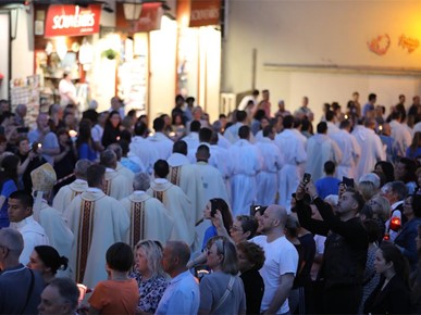 /A/2025/5/Majka Božja od Kamenitih vrata/250531 procesija_ (9).JPG