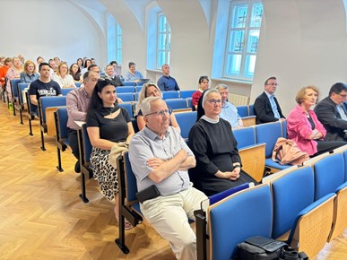 /A/2025/6/A/Održani Teološko-pastoralni razgovori o temi Papa u srcu Crkve. Povijest, izbor i suvremeni izazovi (1).jpg