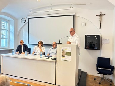 /A/2025/6/A/Održani Teološko-pastoralni razgovori o temi Papa u srcu Crkve. Povijest, izbor i suvremeni izazovi (6).jpg