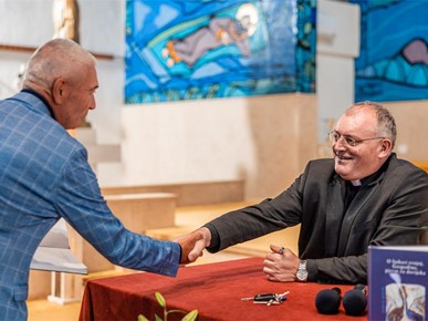 /A/2025/6/A/Predstavljena prva zbirka pjesama mons. Antuna Sentea (1).jpg