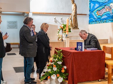 /A/2025/6/A/Predstavljena prva zbirka pjesama mons. Antuna Sentea (3).jpg