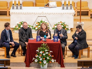 /A/2025/6/A/Predstavljena prva zbirka pjesama mons. Antuna Sentea (7).jpg