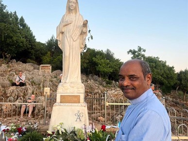 /A/2025/6/A/p. Jothi u Međugorju.jpg