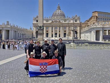 /A/2025/6/C/Bogoslovi u Rimu s papom (1).jpg