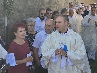 /A/2025/6/D/Proslavljena mlada misa Dominka Čaušića u Župi Bezgrešnog začeća BDM u Valpovu (2).jpg