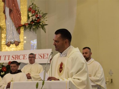 /A/2025/7/A/Svetkovina i posveta u Karlovcu Srce Isusovo središte župne i narodne vjernosti (2).jpg